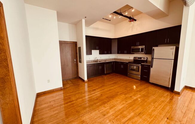 1 bed, 1 bath, 796 sqft, $1,400, Unit Unit 201