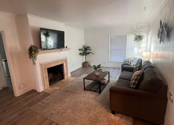 812 E MCKINLEY AVE
