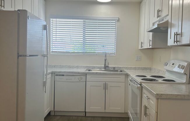 2 beds, 2 baths, 875 sqft, $2,075, Unit 14