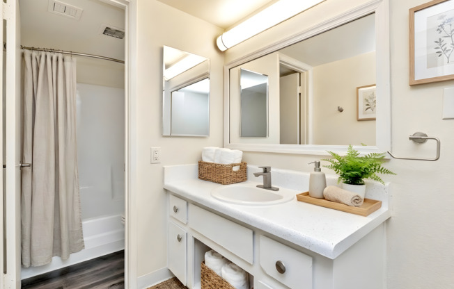 2 beds, 2 baths, 1,043 sqft, $1,399, Unit P142