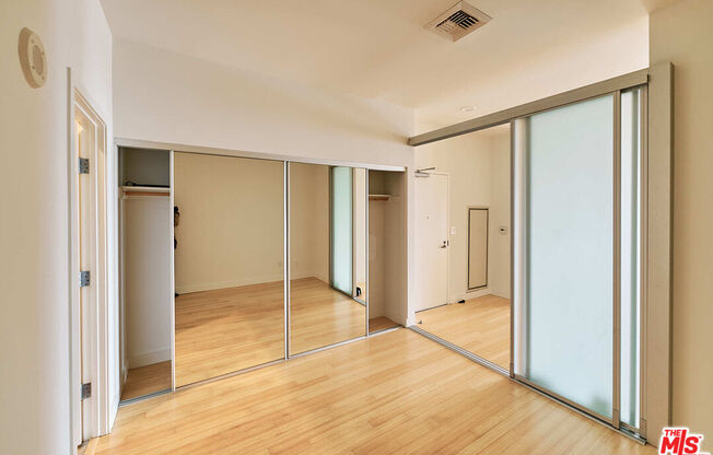 2 beds, 2 baths, $3,300, Unit 1008