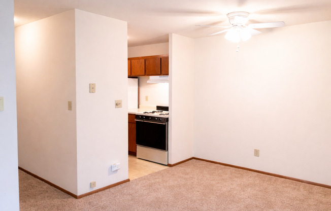 2 beds, 1.5 baths, 950 sqft, $1,174