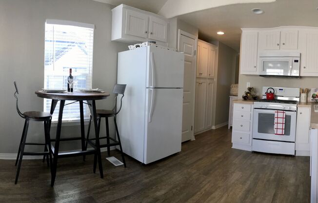 1 bed, 1 bath, 424 sqft, $2,200, Unit 7