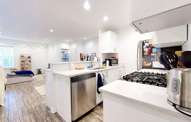 1 bed, 1 bath, 875 sqft, $2,550, Unit 1335 3A