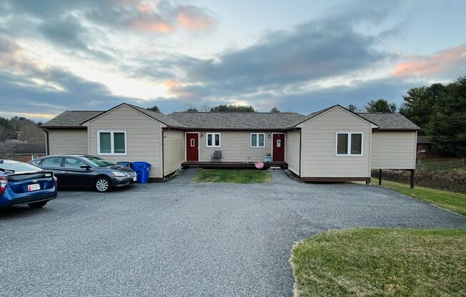 1152DM - 1425/1427 Sandy Circle- M