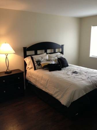 1 bed, 1 bath, 650 sqft, $995, Unit Valley Drive
