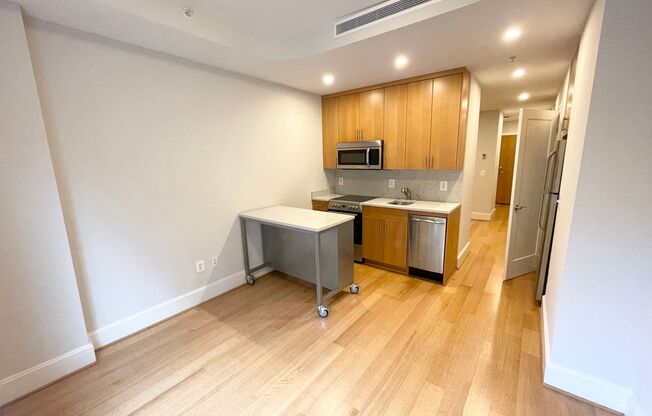 1 bed, 1 bath, $2,350, Unit 109