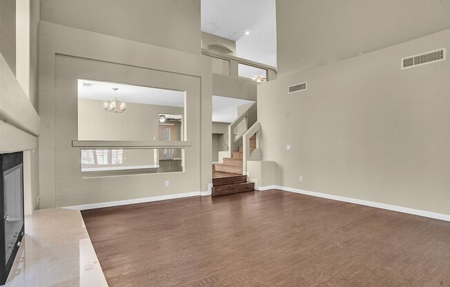 HIGH CEILINGS, 5 BEDROOM HOME WITH FIREPLACE & POOL