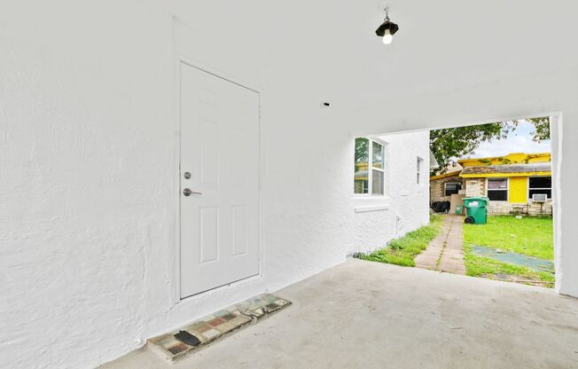 Spacious 3BR/1BA Single-Family Home – Central Miami