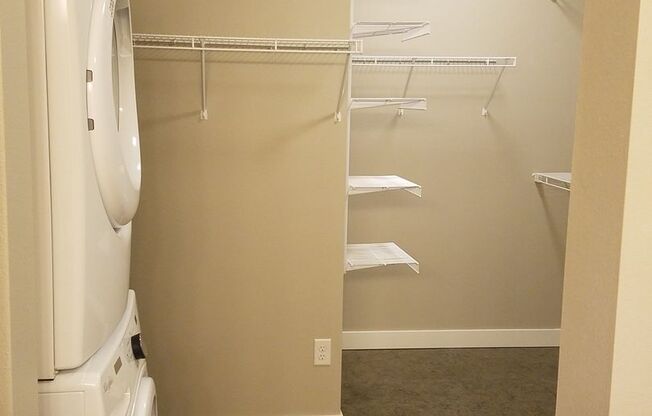 3 beds, 2.5 baths, $2,350, Unit 304