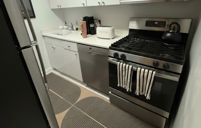 1 bed, 1 bath, 650 sqft, $4,650, Unit 6E