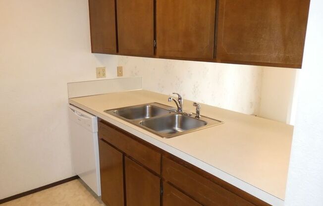 2 beds, 1 bath, $1,450, Unit Unit 05