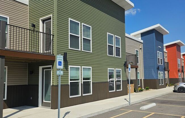 3 beds, 2 baths, 1,288 sqft, $1,600, Unit Neptune 101