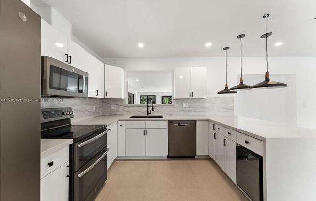 5736 SW 35 ST