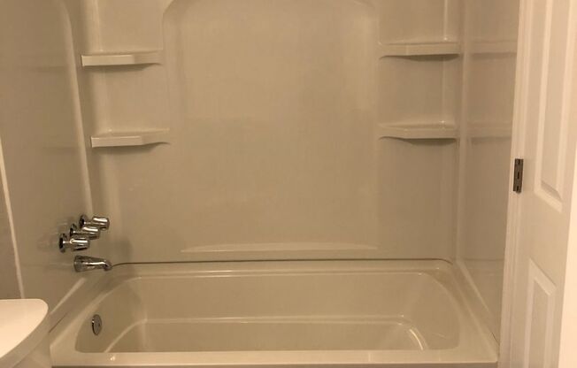 2 beds, 1 bath, 945 sqft, $1,575, Unit 085