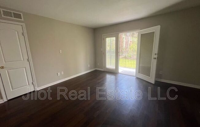 2711 Fairlee Drive Unit C3