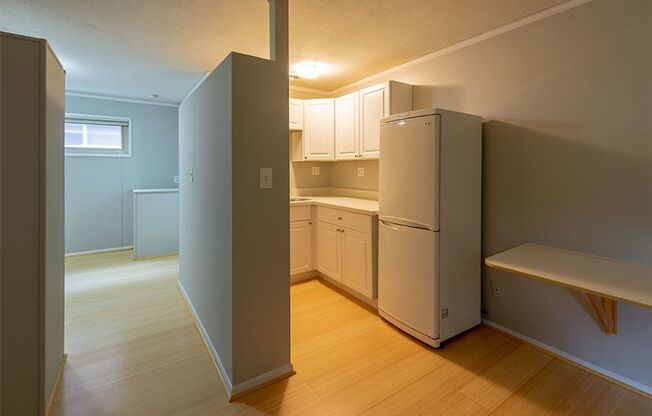 Studio, 1 bath, 400 sqft, $1,395, Unit 4