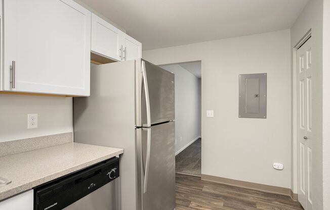 2 beds, 1 bath, 884 sqft, $1,800, Unit Unit 5