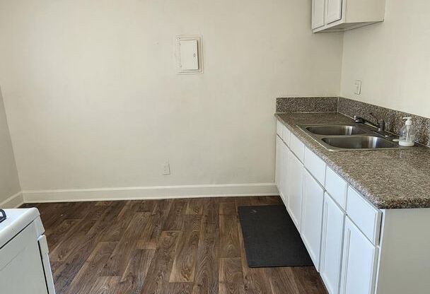 2 beds, 1 bath, $1,695