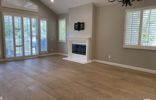 732 PALISADES DR
