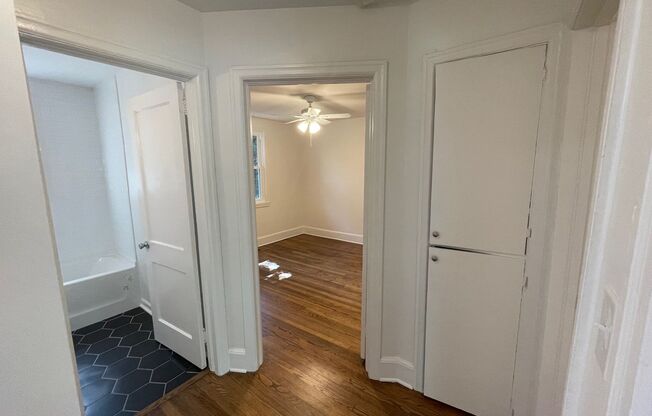 2 beds, 1 bath, $1,250, Unit 3934 Montgomery