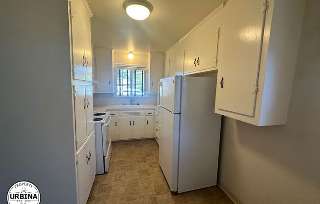 2 beds, 1 bath, $2,500