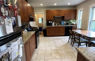 3 beds, 1 bath, 1,500 sqft, $3,500, Unit 3