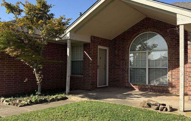 (3) Bed/(2) Bath in NE Norman w/ Safe Room!