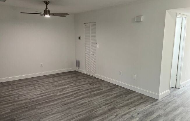 Updated Townhouse In Herndon