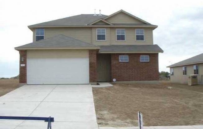 4 bedroom 2.5 bath Kensington Trails home Available in August!