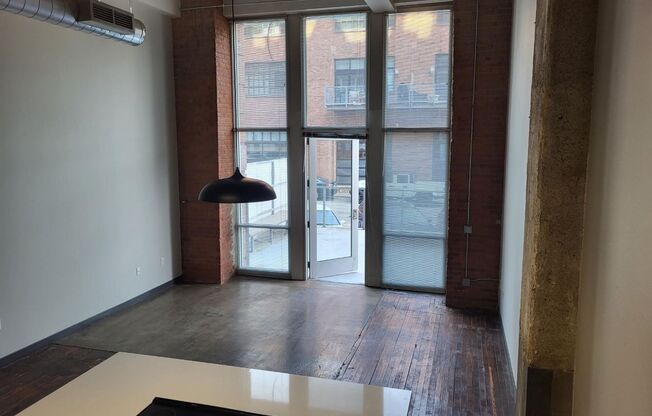 1 bed, 1 bath, 940 sqft, $1,550, Unit 106