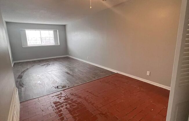 2 beds, 2 baths, 925 sqft, $1,300, Unit 203