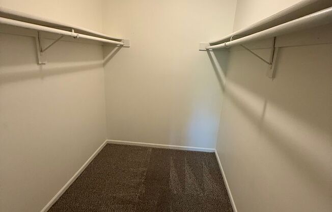 2 beds, 1 bath, 775 sqft, $885, Unit 356C