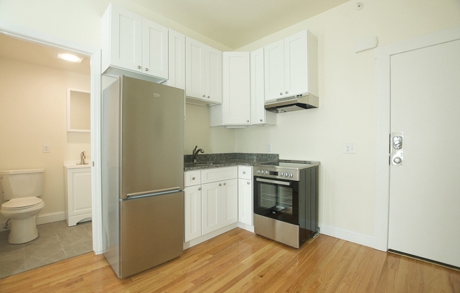 Studio, 1 bath, 300 sqft, $1,950, Unit 8