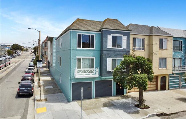 1400-1402 48th Avenue