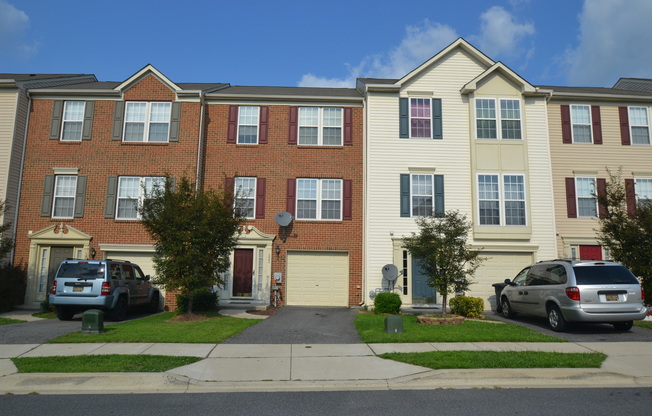 **Spacious 3-Bedroom Townhouse in Eagle's View**