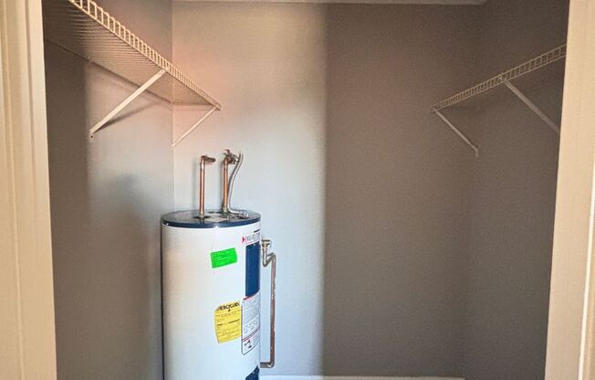 1 bed, 1 bath, 560 sqft, $725, Unit J66