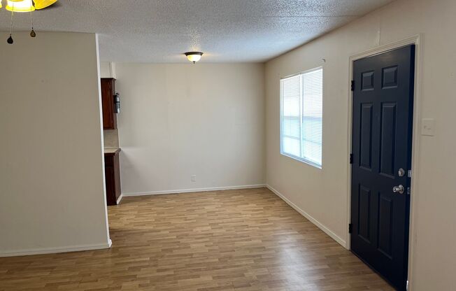 2 beds, 1 bath, $595