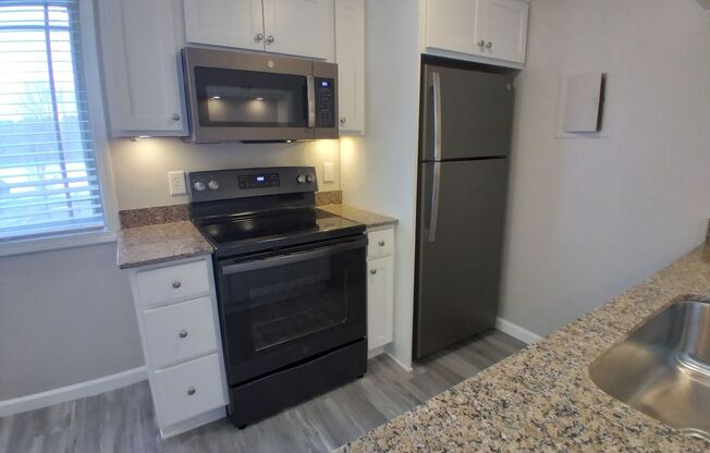 2 beds, 1 bath, 900 sqft, $1,561, Unit E04