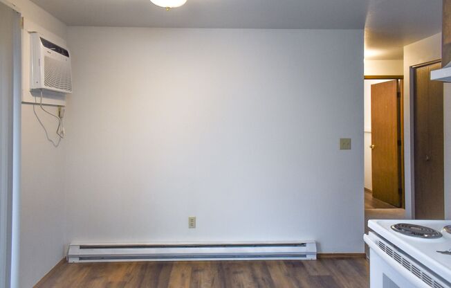 2 beds, 1 bath, 749 sqft, $1,175, Unit 231-10
