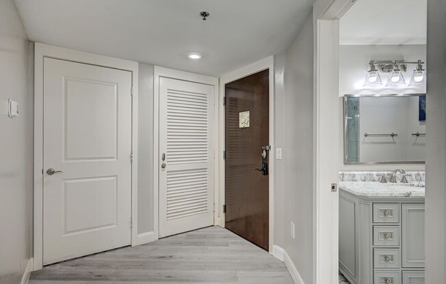1 bed, 1 bath, $2,000, Unit # 245