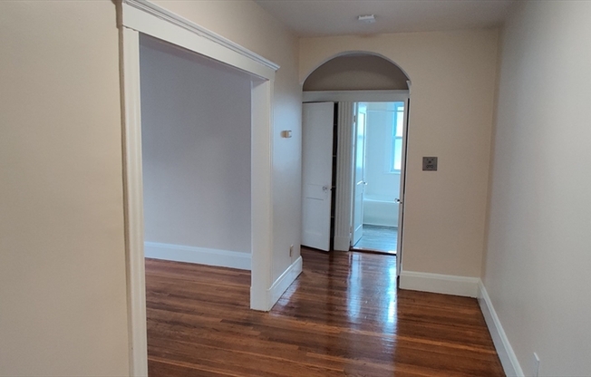 2 beds, 1 bath, 650 sqft, $2,250, Unit 8