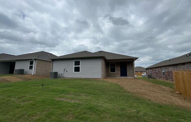 3 beds, 2 baths, $1,395