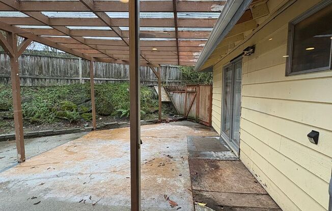 4 Bedroom 1.5 Bathroom House In Bellevue Lake Hills