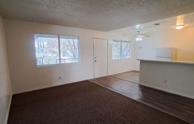 2 Bedroom Upstairs Apartment Near Clinton & Wishon!