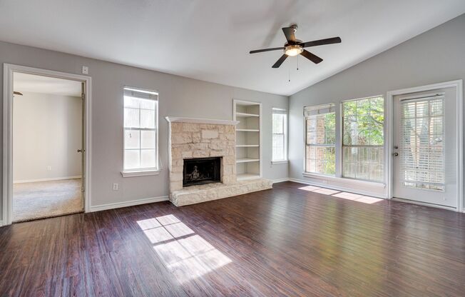 2 beds, 2 baths, $1,650, Unit Unit 213