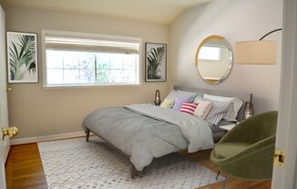 A 2-3 bedroom / 1 bathroom apartment in iconic San Anselmo