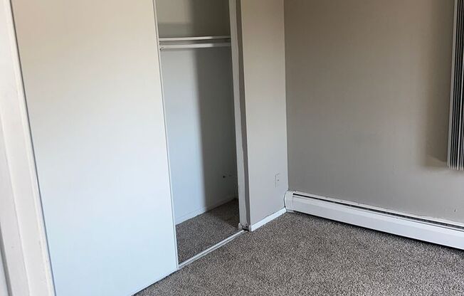 2 beds, 1 bath, 921 sqft, $1,589, Unit 3-303