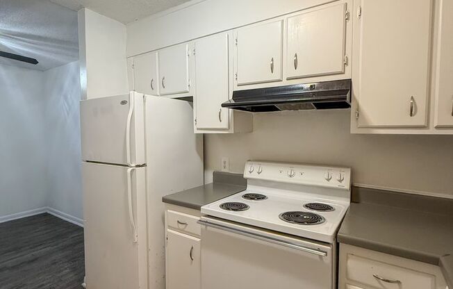 2 beds, 1 bath, 800 sqft, $1,015, Unit J3