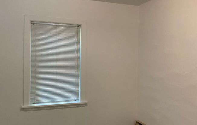 2 beds, 1 bath, $810, Unit H